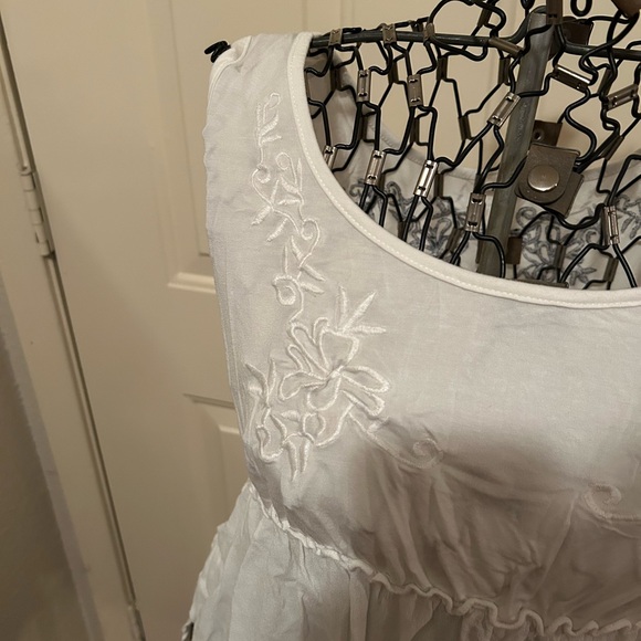 NWOT POL White Embroidered Tank Top - Picture 3 of 4